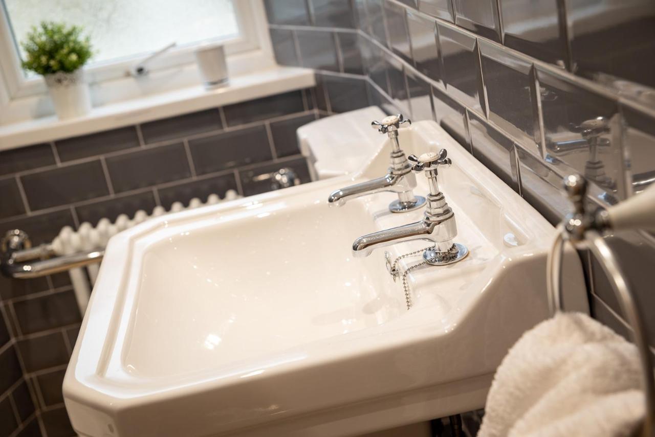 Woodland Cottage - Private Courtyard - Pet Friendly Retreat In The Heart Of Windermere Luaran gambar